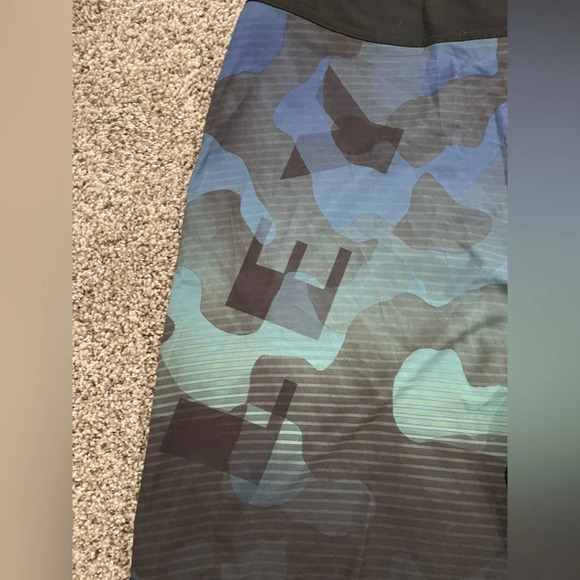 Oakley Bodhi camo men's swim trunks, size 31 - Picture 7 of 7